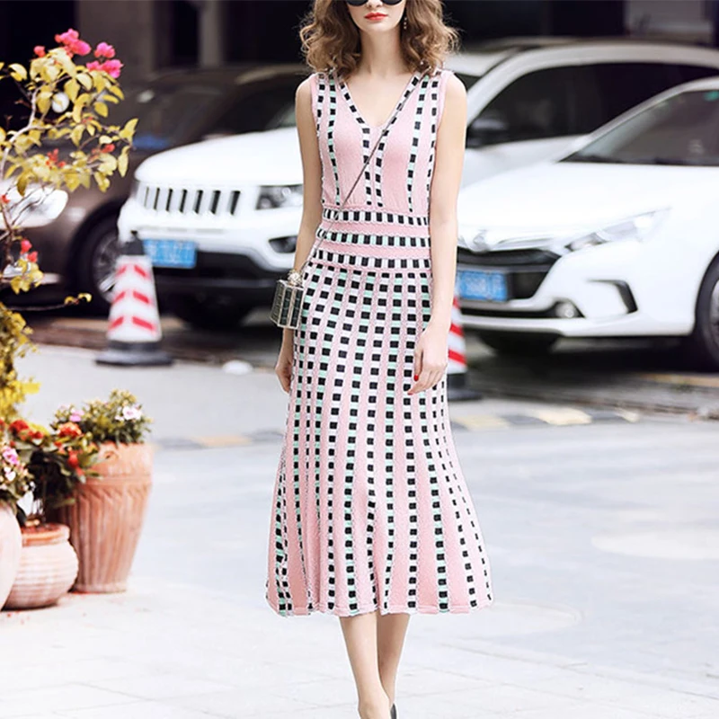 

2019 Summer Sexy V-neck Summer Sleeveless Women Runway Plaid Striped Pleated Dress Elegant High Quality Dresses Patchwork Dress