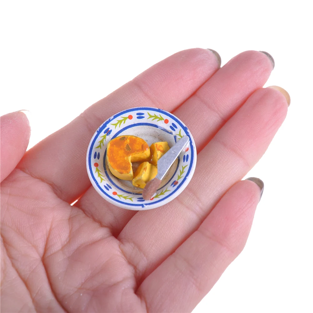 

1pcs Mini Cheese Cake Model Doll house Miniature Kitchen Household Model Cake Pretend Play Kitchen Set Doll Accessories