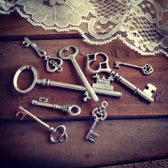 

200pcs mix styles Skeleton Key ANTIQUE SILVER and BRONZE Key mix color Charm Victorian Vintage Style pendant or you pick color