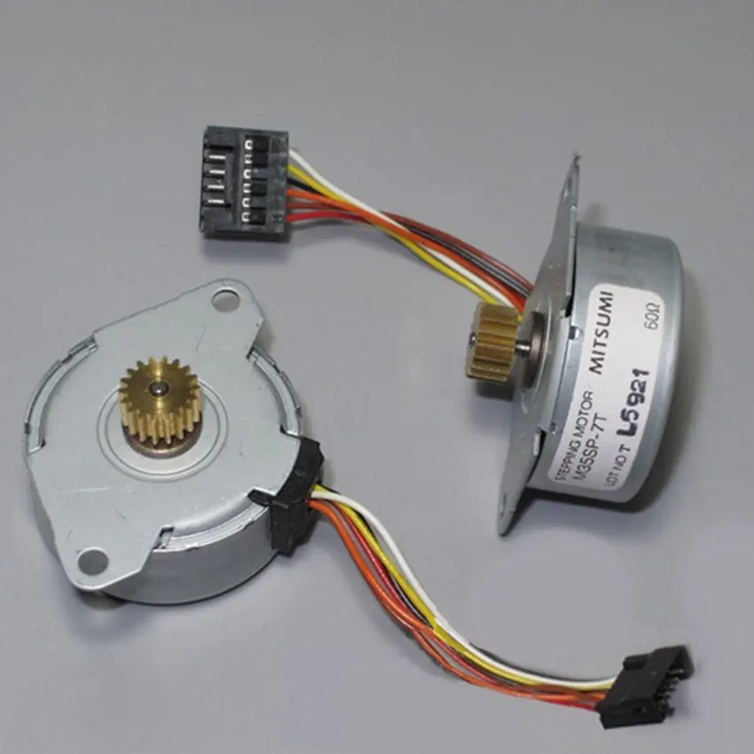 

Two-phase Six-wire 35mm Permanent Magnet Stepper Motor with 18- Gear, Round Stepper Motor, Step Angle 7.5 Degrees, Shaft Dia 2mm