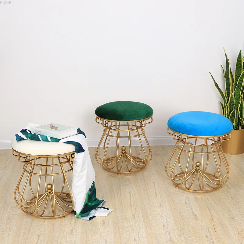 

Nordic Simple Bedroom Waiting Chairs Metal Golden Nail Shop Cosmetic Chairs Creative Crown-shaped Round Stool Waiting Chair
