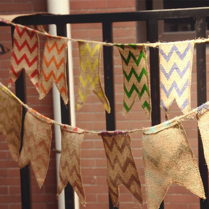 

2018 new arrival burlap banners for wedding party decoration wave line stripped pattern flags photo props wedding party favors