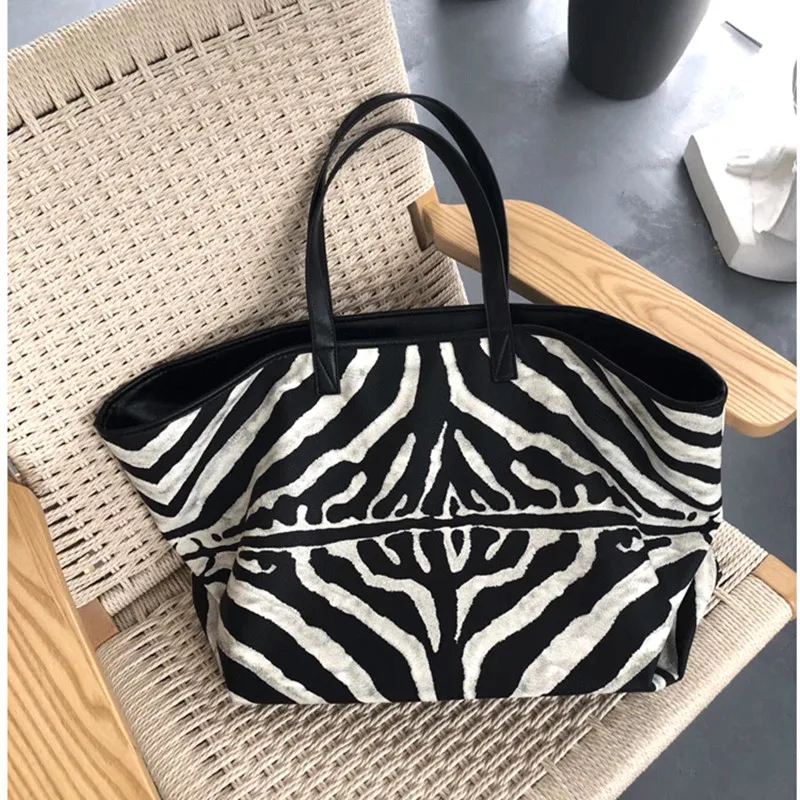 

2019 New Fashion Striped Shoulder Bag Large Capacity Casual Totes Zebra Print Handbags Women Purse and Handbags