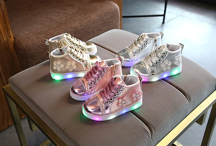 Светодиодный свет, ботинки для маленьких девочек, обувь принцессы с цветами, милая светящаяся детская повседневная обувь, модные короткие ботинки, высокое качество