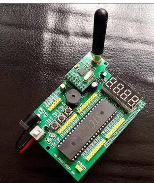 

STC89C52 wireless development board (base) is suitable for the analytical study NRF905 contains 1 set of 2