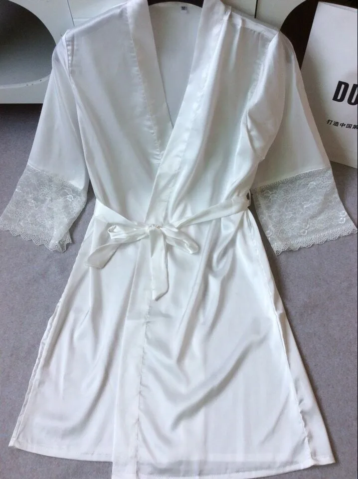 2390624881_1929359744