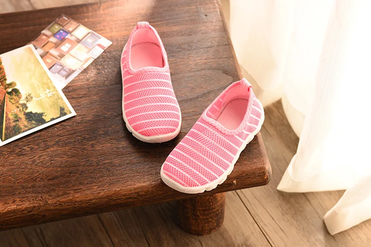 Mumoresip/Летняя обувь для маленьких девочек и мальчиков мягкие дышащие сандалии из сетчатого материала пляжная обувь детская обувь с вырезами для мальчиков и девочек