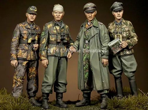 

AL S0004 1/35 World War II German Defensive Officer Group