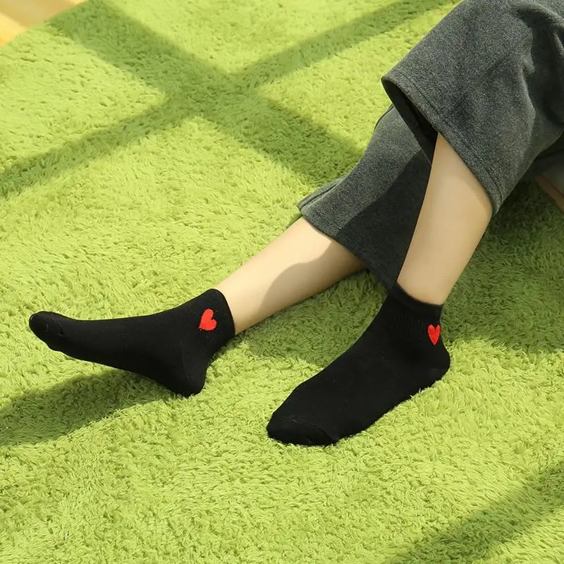 Halajuku/милые Простые Женские носки с красным сердцем в духе колледжа; теплые удобные хлопковые носки на весну и лето
