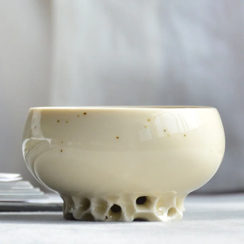 

Chinese Style Teacup Handmade Creative Kungfu Tea Cup Crude Pottery Driking Tea Cup White Yellow Glazed Porcerlain Teacup