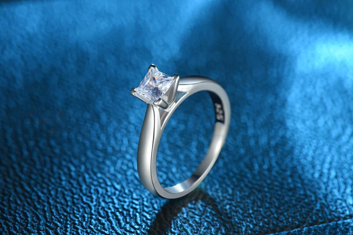 720 Square Diamond Wedding ring 03
