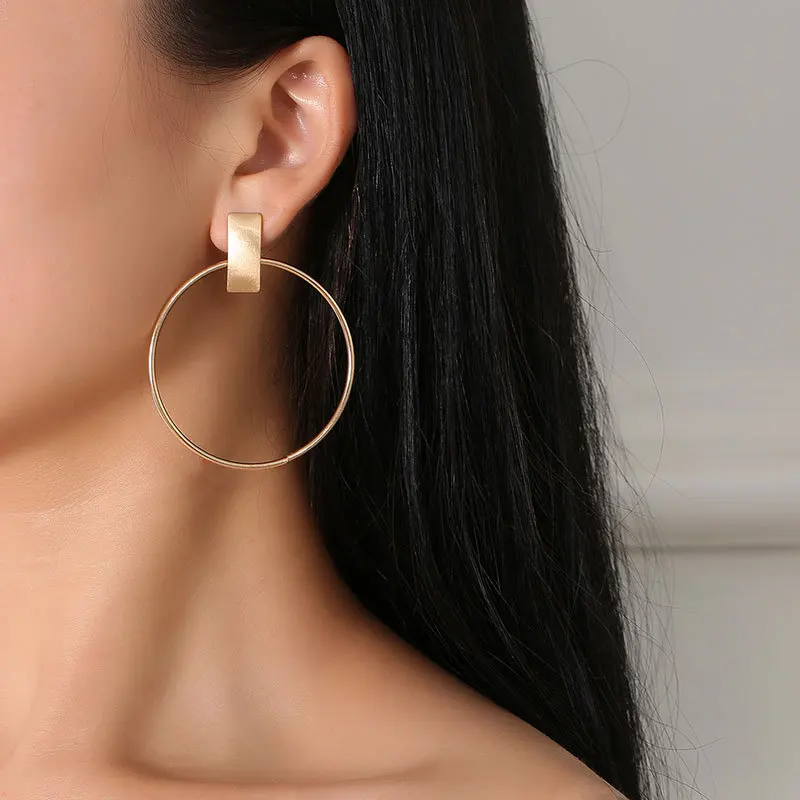 

Linnor 2018 New Trendy Large Circle Dangle Drop Earring Gold-color Metal Hanging Earing for Women Party Modern Jewelry