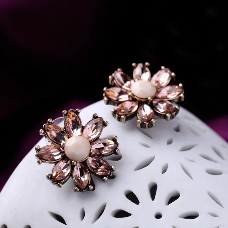 New Item Design Women Simple Crystal Flower Joker Costume Earrings Factory Wholesale (3)