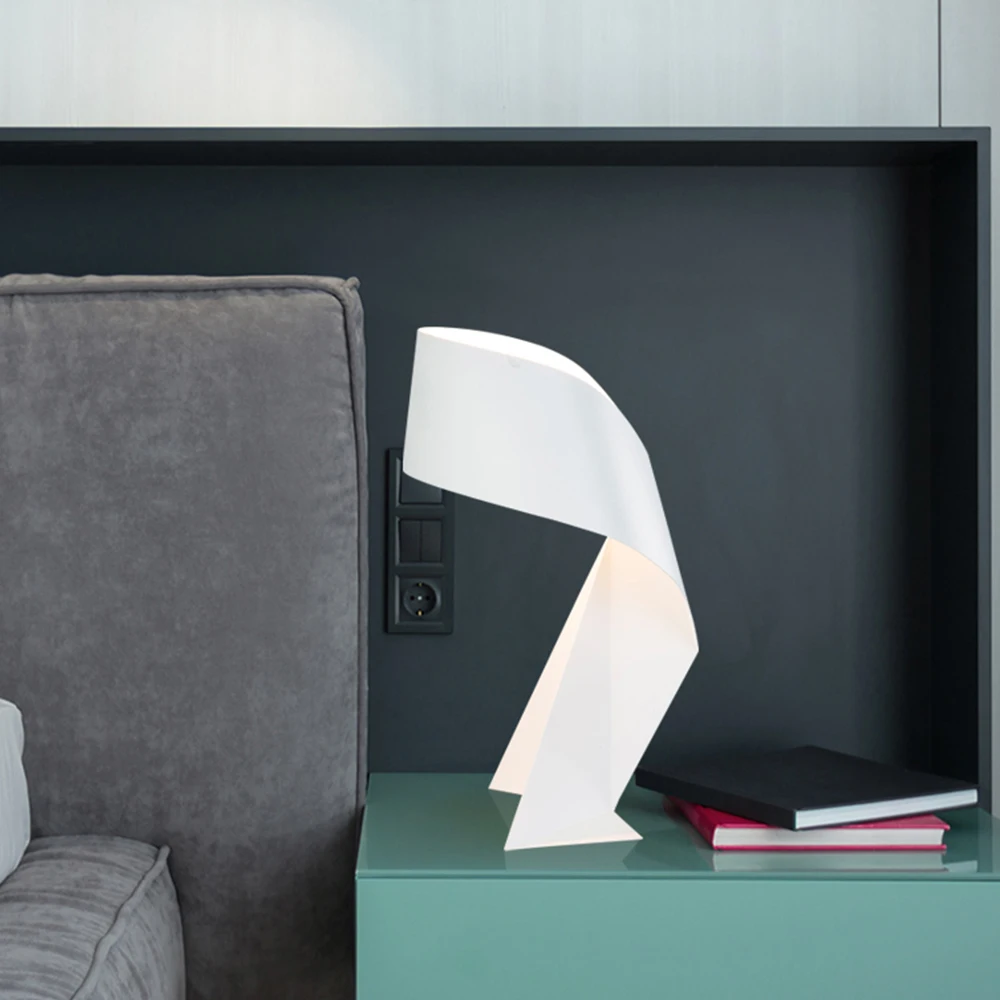Скандинавские креативные современные минималистичные черно-белые оригами настольные лампы E27 Светодиодный декоративный светильник для гостиной спальни комнаты светильник ing
