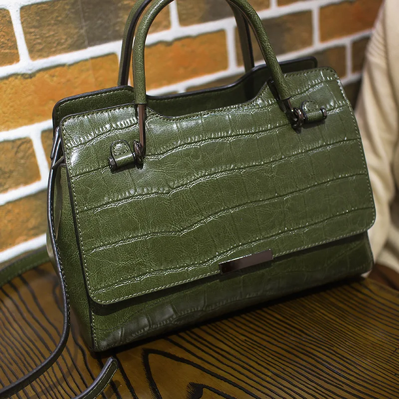 

2019 New Leather women's bag wholesale oil wax cowhide Fashion hundred portable shoulder crossbody bag leisure handbag