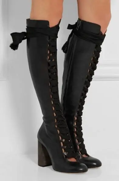 bottes avec lacets arrière