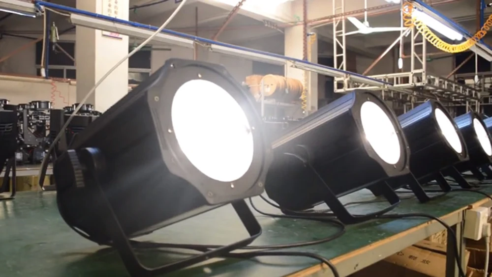 Luz de Inundação Par com Dmx 3000 K e 5600 k Cob 200 w Led Spot Par Zoom Pode Frio e quente Luz Branca 200 w Teatro Estúdio Blinder Fase Levou 4 3000 k5600 k cob 200w led ponto