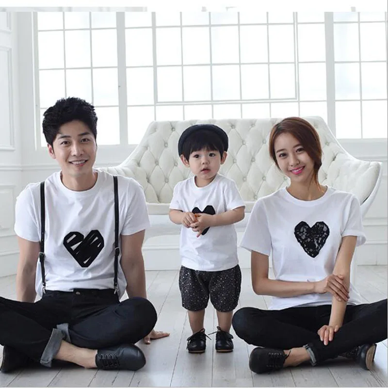 Moda familia equipado una familia de tres en blanco y negro amor de la familia familia equipada de manga corta camiseta de algodón envío gratis|t-shirts hanes|t-shirt buttoncotton t-shirts for sale -
