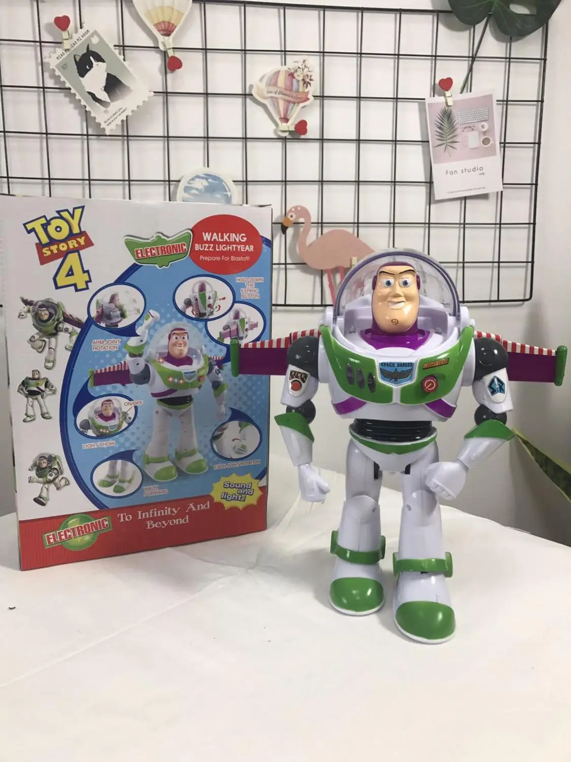 История игрушек 4 говорящие Buzz Lightyear игрушки с крыльями огни голоса ходьбы подвижные фигурки подарок для детей