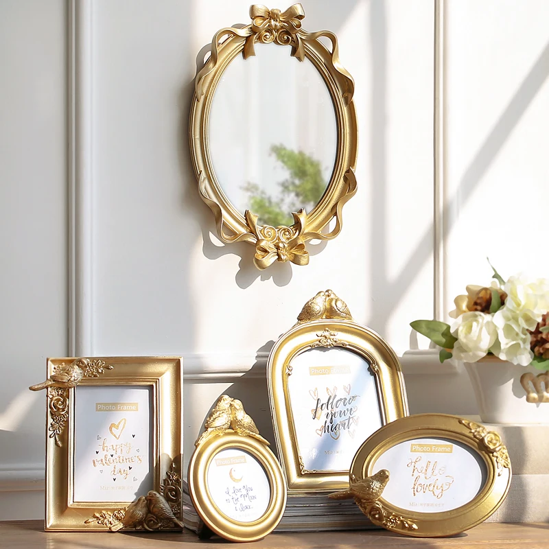 

Crown Multiple Shapes Picture Frame Wedding Combination Resin Golden Photo Frame Set Various Shapes Heart Shape Round Rectangle