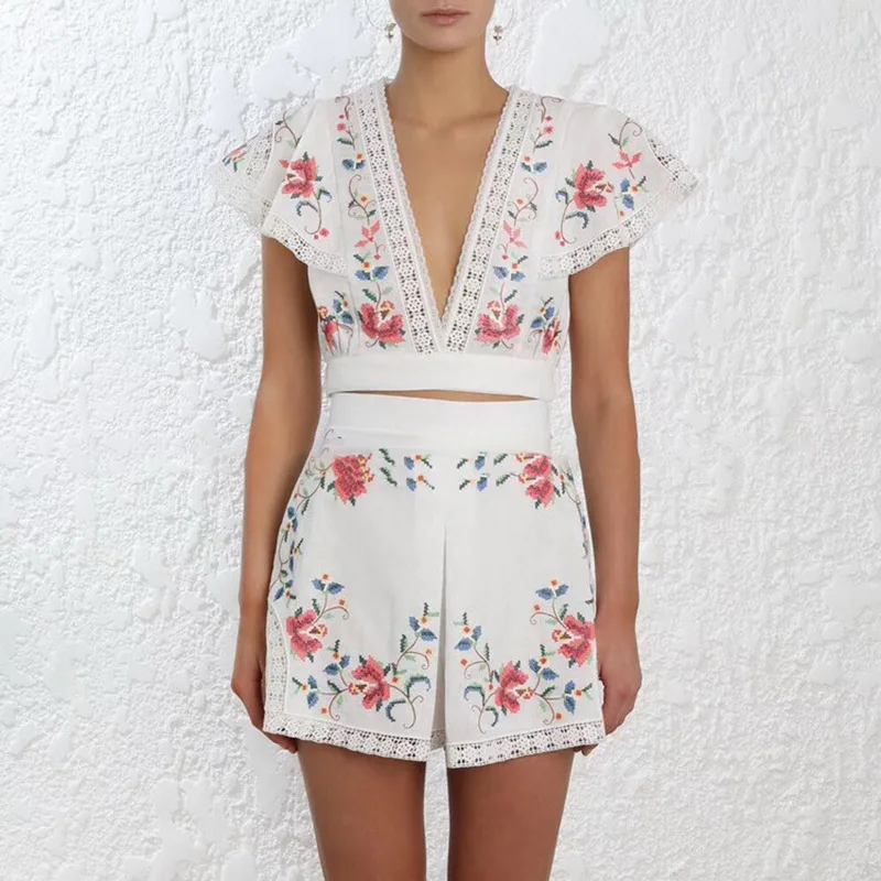

HANZANGL New 2019 Summer Bohemian Flower Embroidery V-neck Short Strap Top High-waist Wide-leg Shorts Women Set