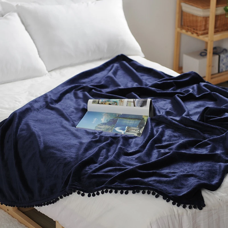 Фланелевое Одеяло однотонного цвета с помпоном и бахромой, легкое уютное одеяло для кровати, мягкое одеяло 150x130 см - Цвет: Dark Blue