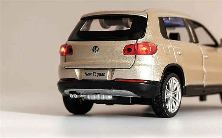 Best selling 1:32 Tiguan alloy model,simulation sound and light pull back off-road SUV Diecasts&Toy Vehicles model,free shipping