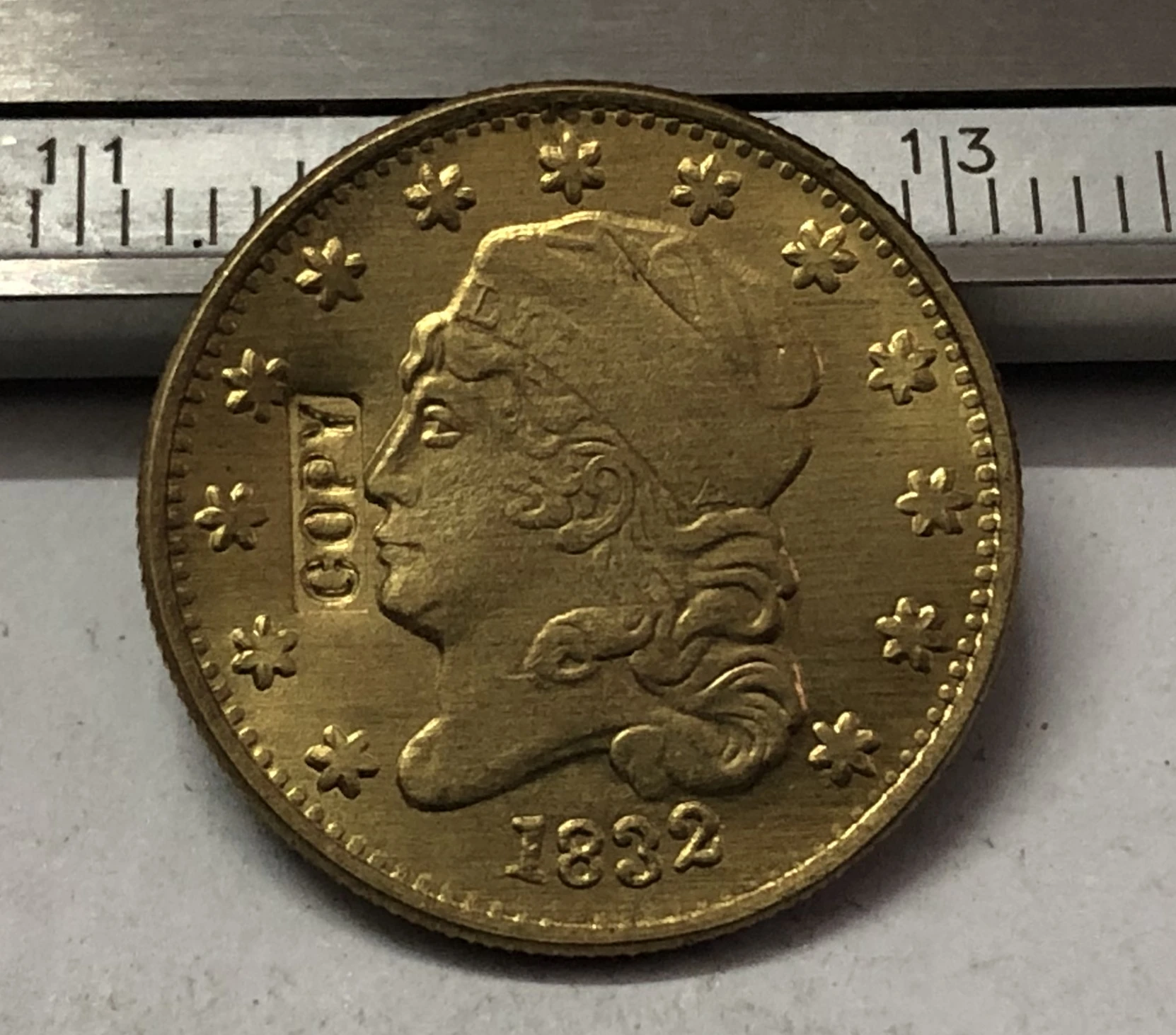 1832 United States Capped Bust $2.5 Gold Plated Copy Coin | Дом и сад