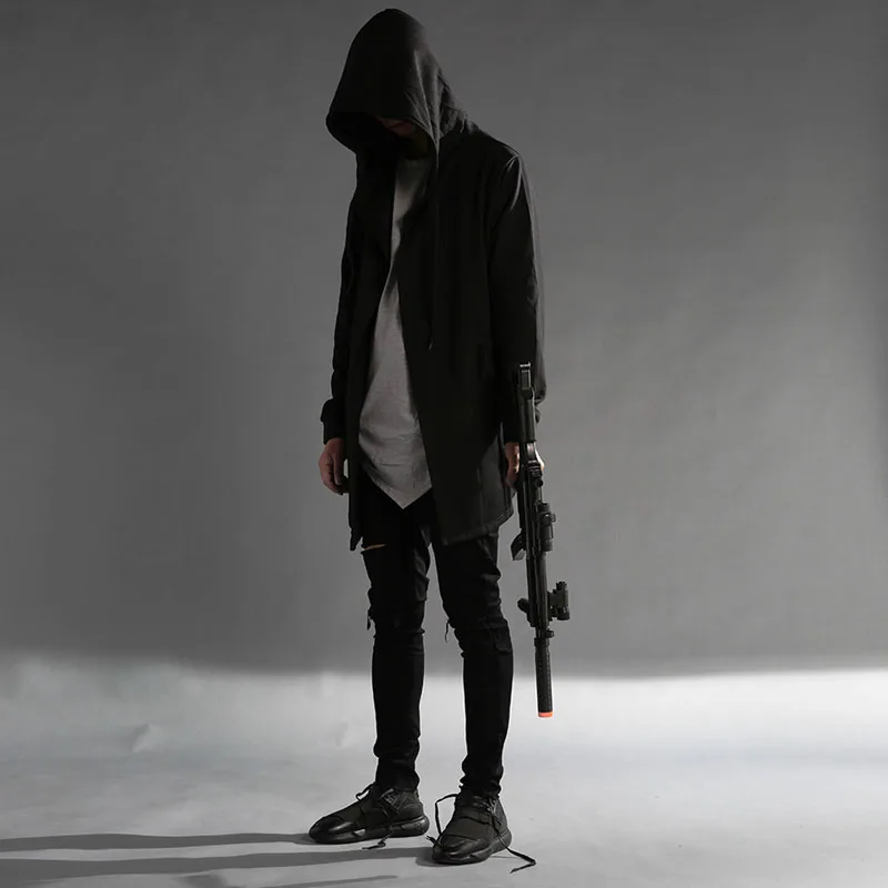 мантия ассасин крид. мантия дементор лонг. черный плащ с капюшоном мужской. куртка на костюм. человек в плаще.