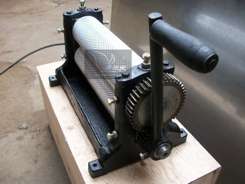 beekeepingmanualbeeswaxmachinebeeswaxfoundationrollerbeeswax