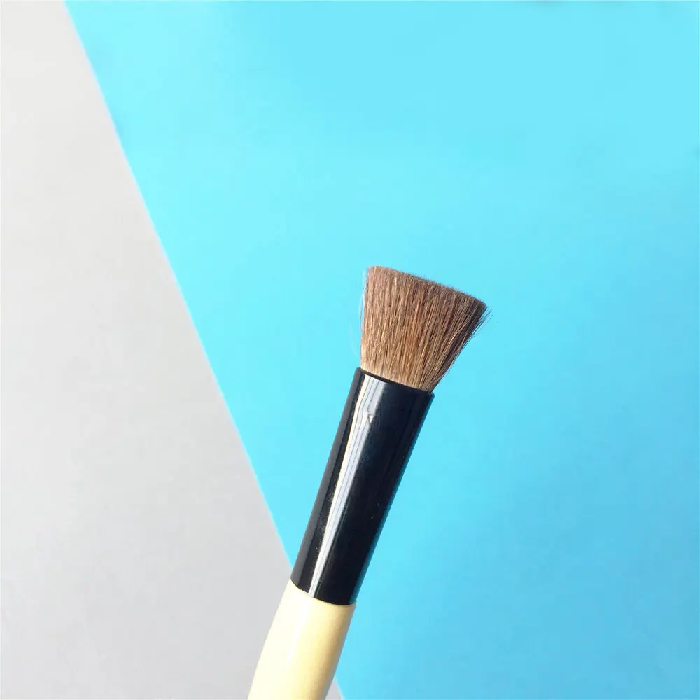 Bobbi Brown Eye Shader Brush _ 2