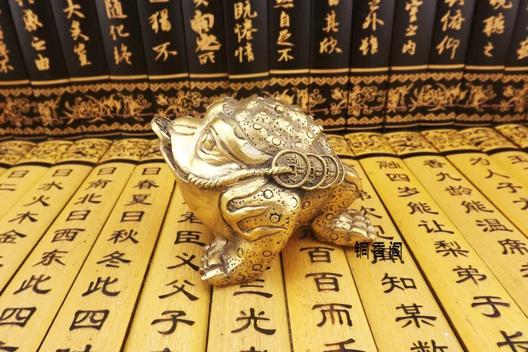 

Old antique Bronze Arts & Crafts Copper gold toad lucky decoration three legged toad
