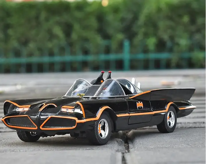Promo  JADA 1:24 Advanced alloy car toy high imitation Batman sports car model 2 open the door collection 