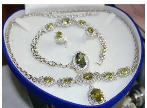 

Fast shipping + elegant women 's fashion set Throws green crystal necklace bracelet earring ring (A0503)