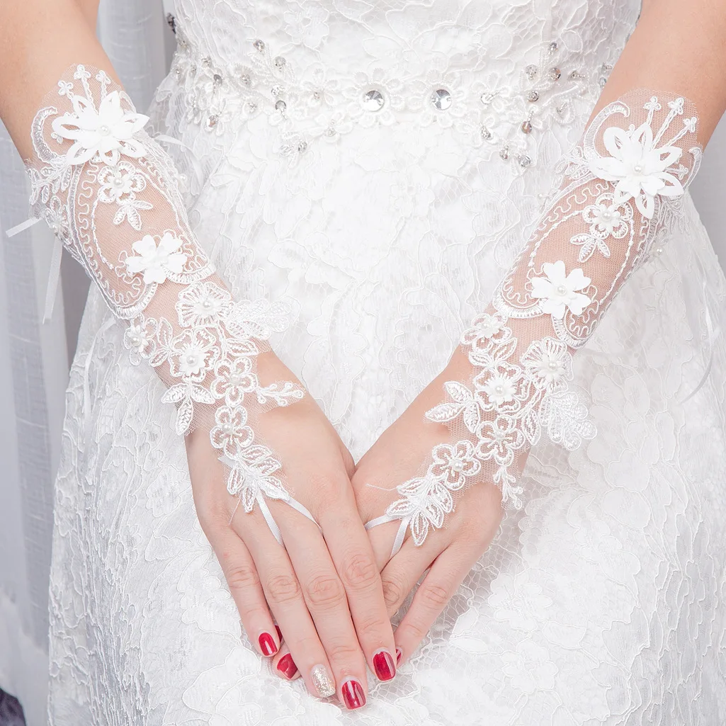 

Lace Gloves Wrist Length Beauty girl white gloves hook finger hollow gloves
