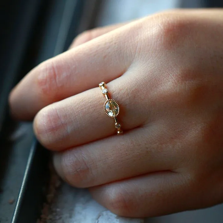

Cute Female Big White Zircon Stone Ring Unique Style Yellow Gold Color Wedding Ring Fashion Engagement Rings For Women