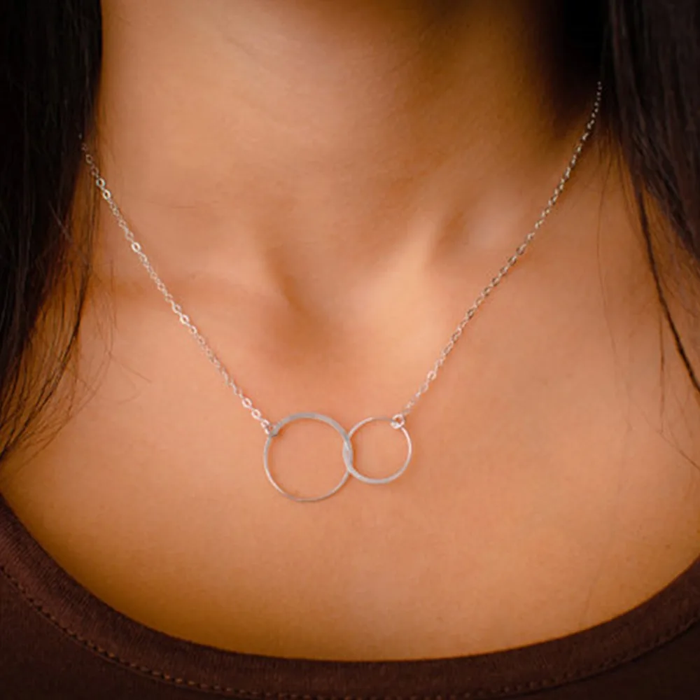 цепочка женская. ювелирное украшение на шею. ожерелье на шею. колье кольцо на шею. металлическое украшение на шею.