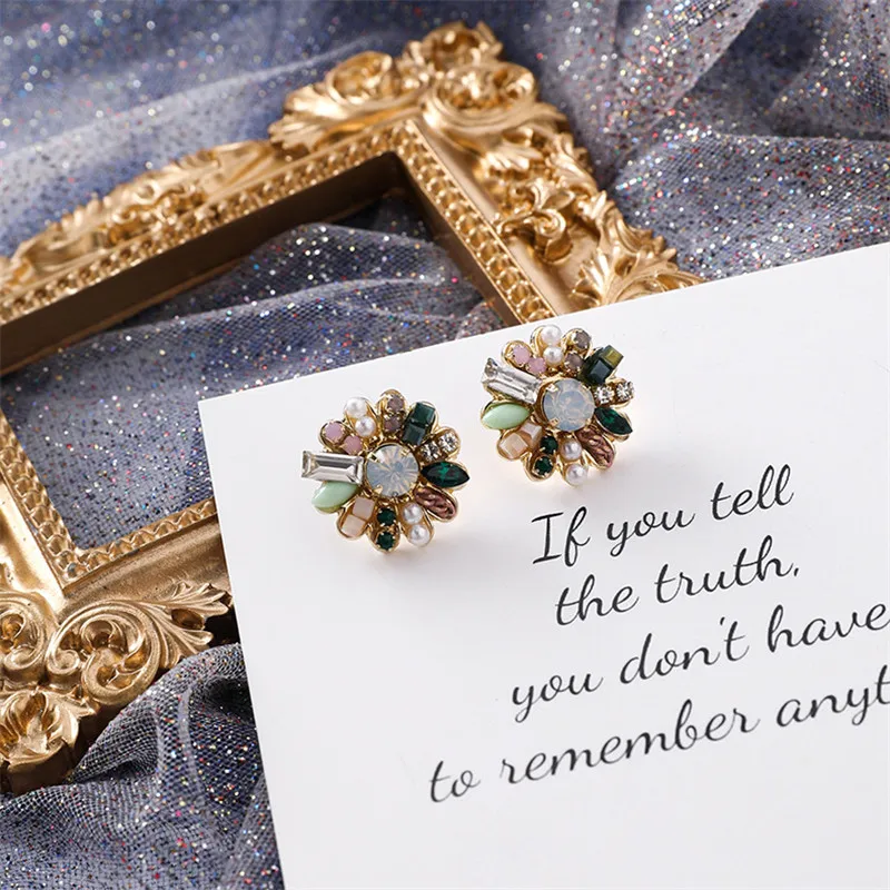 

Vintage Handmade Pearl Colorful Crystal Round Atmosphere Elegant Female Earrings Fashion Simple Stud Earrings EC1779