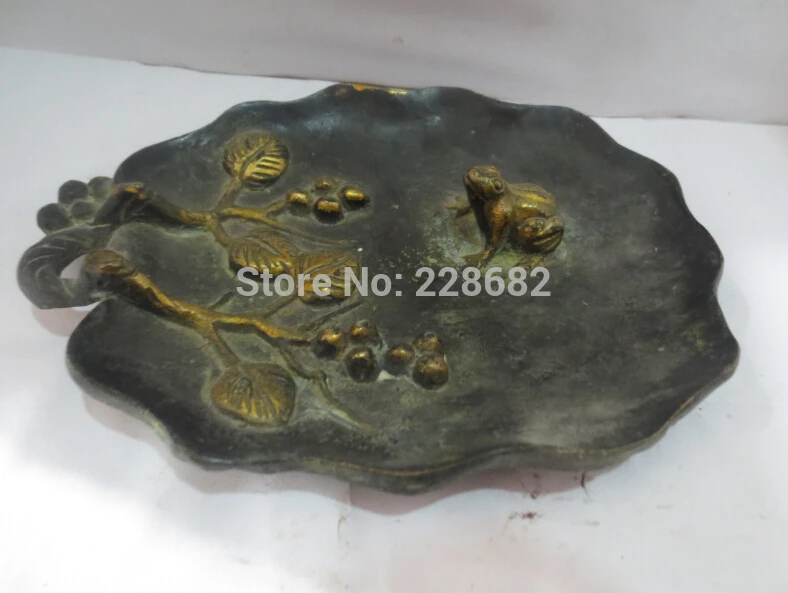 

Chinese old copper/bronze carved Tree leaf Gold gilt Frog tray Statue