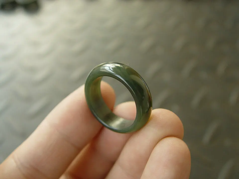 

11689 Natural Grad A Chinese Hetian JADE Pendant Green Round Circle RING