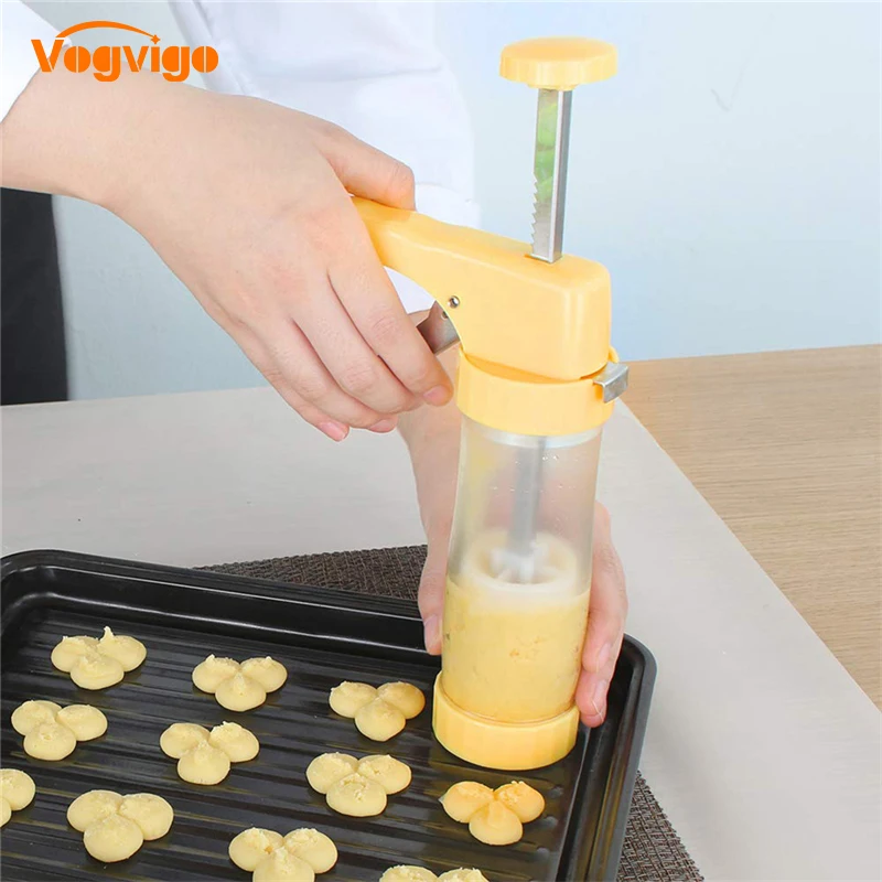 

VOGVIGO Cookie Press Icing Gun Biscuit Maker Machine with 16 Discs and 6 Cake Decoration Tips Baking Tools