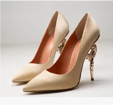 Весенние модельные туфли-лодочки с закрытым носком; однотонные шелковые атласные туфли с золотой рыбкой на высоком металлическом каблуке; свадебные туфли на шпильке для невесты; женская обувь; Новинка года - Цвет: apricot