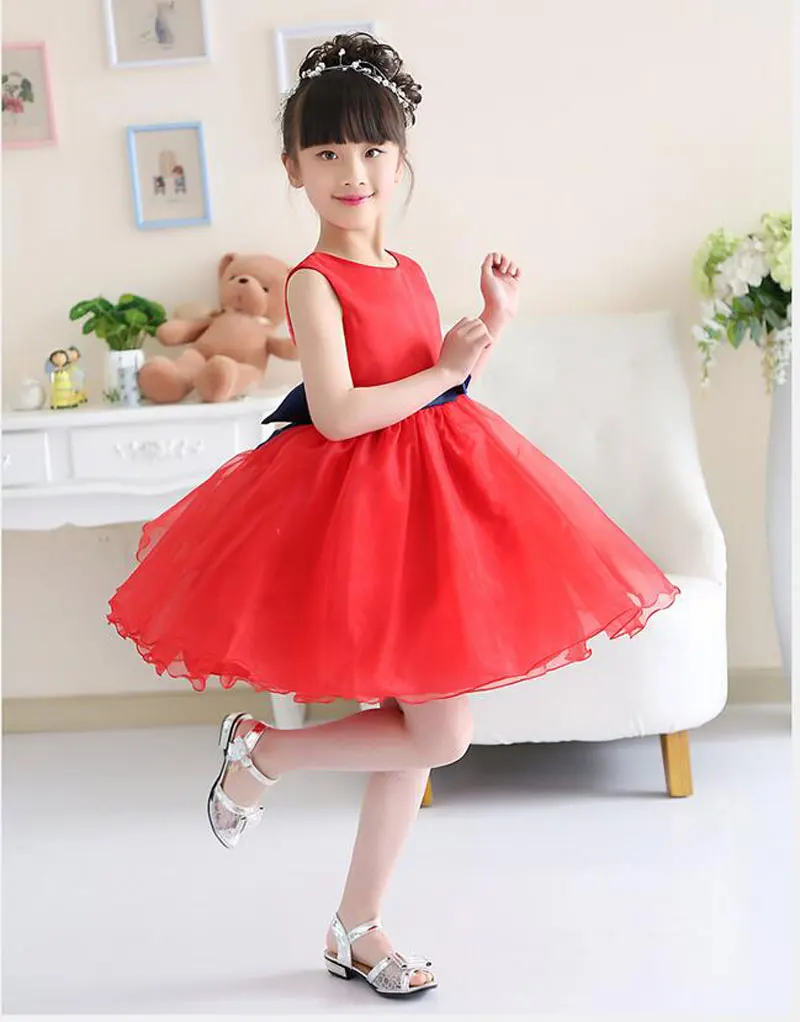 2017 Tanie Słodkie Biały Czerwony Różowy Kwiat Dziewczyny Suknie z Sash Krótka Sukienka dla Dziewczynki Pageant Suknie Ślubne Bez Rękawów