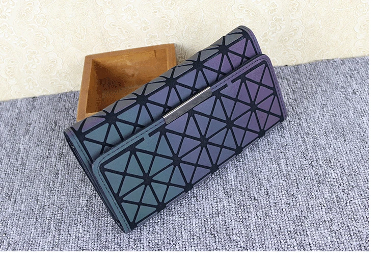 ZYJ Luminous Women Geometry Quilted Plaid Long Wallets 3 Folds Laser Dazzle Colour Girls Zipper Sequins Clutch Wallet Purse Bag (18)