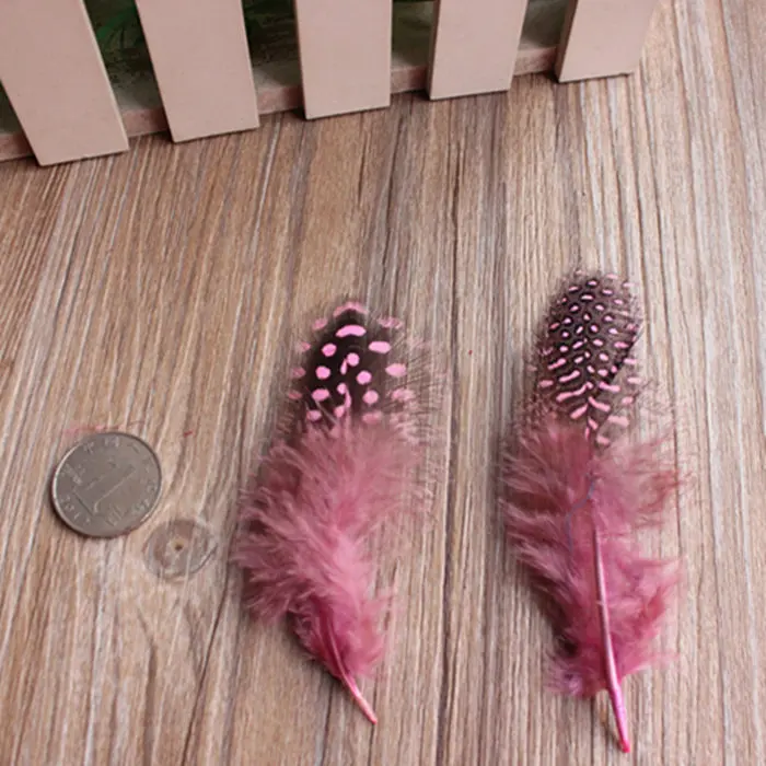 50 шт. цесарки Пятнистые поделки из перьев куриное перо красивая чайка для наращивания волос перья для домашнего декора Длина 5-10 см - Цвет: pink