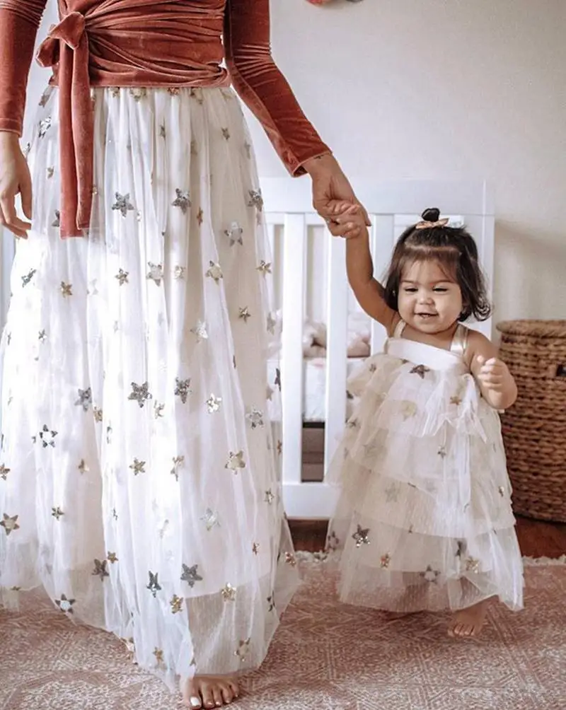 Платья-пачки с блестками для мамы и дочки г. Одинаковая одежда для семьи летняя одежда для мамы и дочки платье на подтяжках для мамы и дочки
