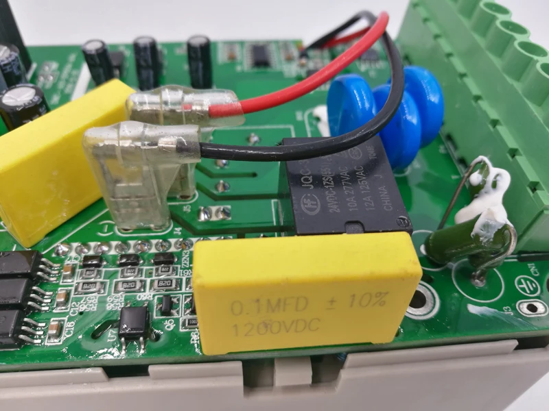 DMC880 мини-преобразователь частоты 0,75 1,5 2.2kw 220 В однофазный 380V 3-фазовый Вход частотный инвертор VFD