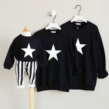 

Mother And Daughter Clothes Family Look Outfits Mommy And Me Black Star Sweatshirt Mom Daughter Son Swearshirts Kids Pullovers