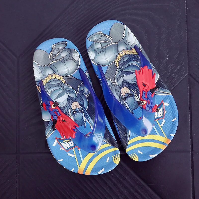 Детские летние пляжные тапочки из ПВХ для мальчиков Мягкая Нескользящая домашняя банная обувь с рисунком Бэтмена для детей от 2 до 10 лет XQ01