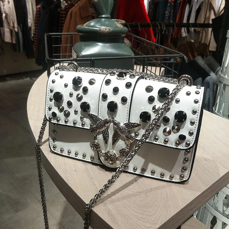

In the summer of 2018, the new Oumeifeng retro chain bag water drill casual single-shoulder oblique bag women's bag